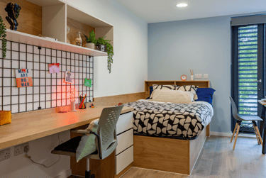 Gold Plus Studio at Ty Nant, 180 High Street, City Centre, Swansea, SA11NE - Image 1